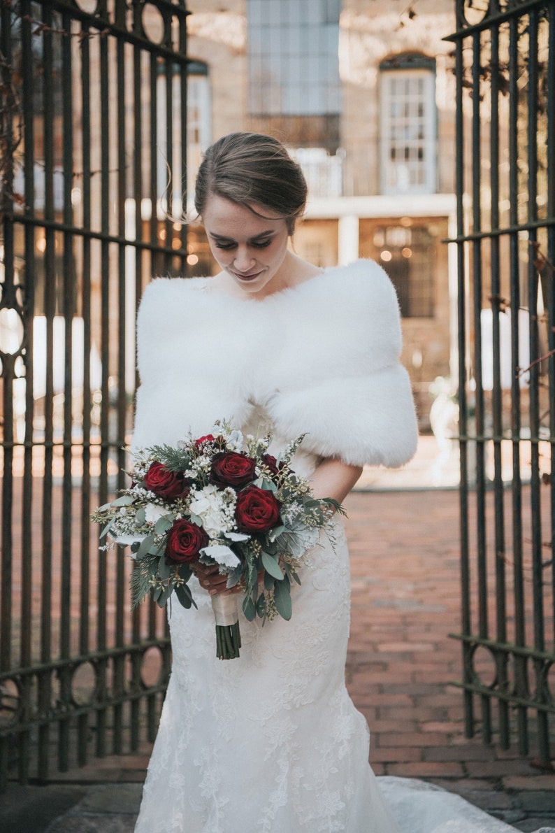 Ivory Faux Fur Bridal Wrap, Wedding Fur Shawl, Ivory Fur Wrap, Bridal Faux Fur Stole, Winter Fur Wrap, Plus Size Fur Shawl (Penelope Wht01)