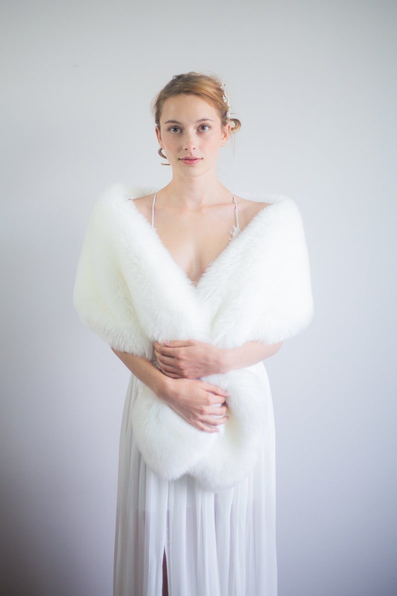 Light Ivory Faux Fur Bridal Wrap, Wedding Fur shrug, Bridal Faux Fur Stole Fur Shawl Cape, wedding faux fur wrap (Lilian Wht01)