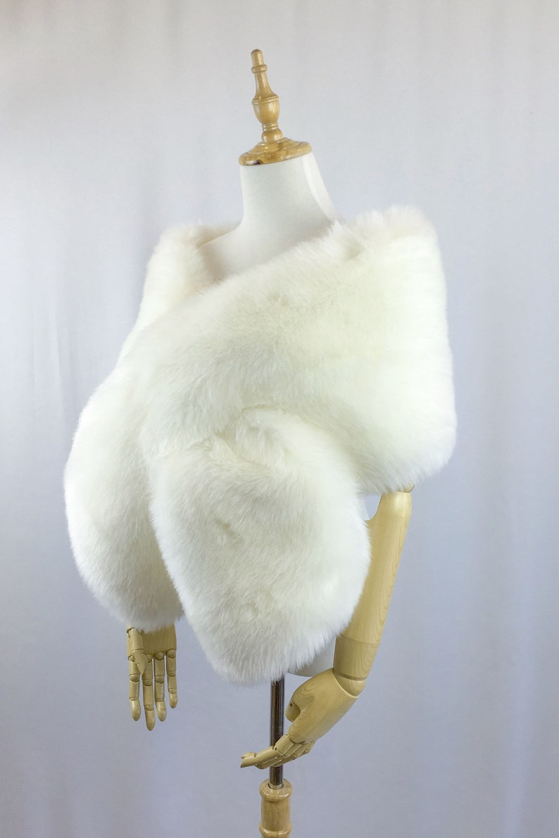 Light Ivory Faux Fur Bridal Wrap, Wedding Fur shrug, Bridal Faux Fur Stole Fur Shawl Cape, wedding faux fur wrap (Lilian Wht01)