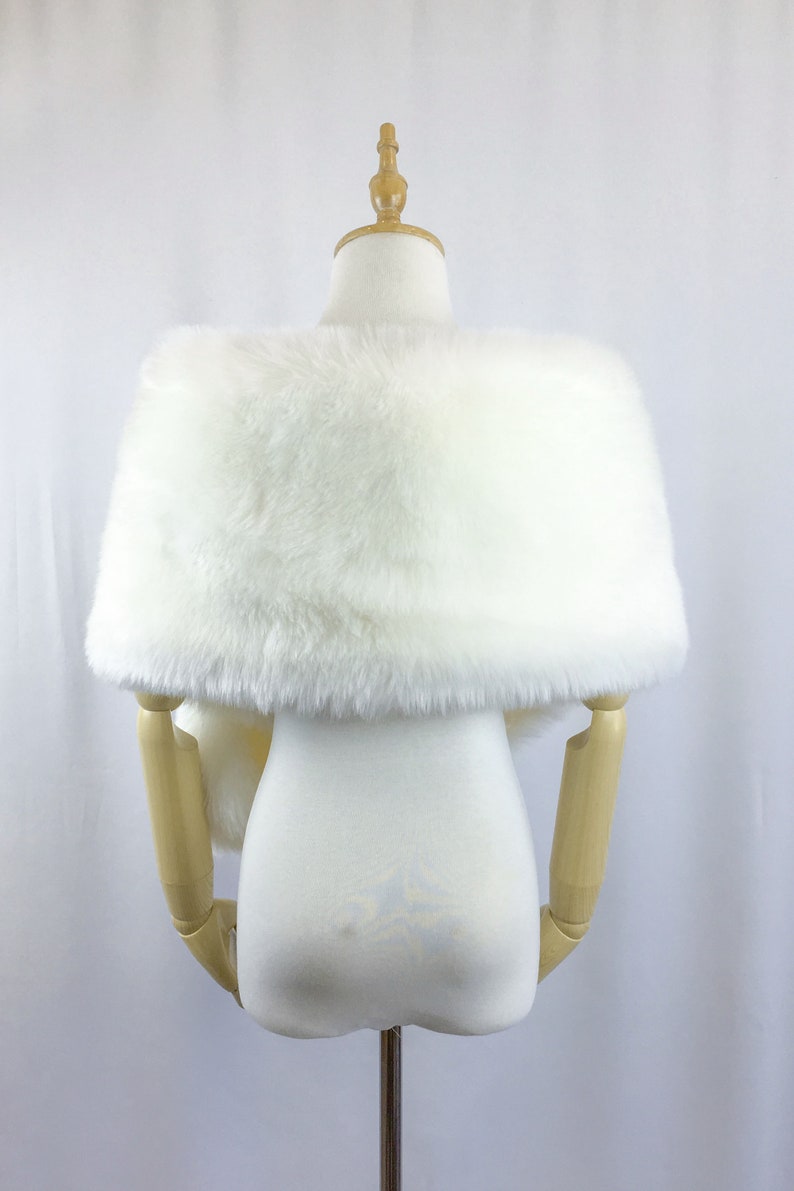 Light Ivory Faux Fur Bridal Wrap, Wedding Fur shrug, Bridal Faux Fur Stole Fur Shawl Cape, wedding faux fur wrap (Lilian Wht01)