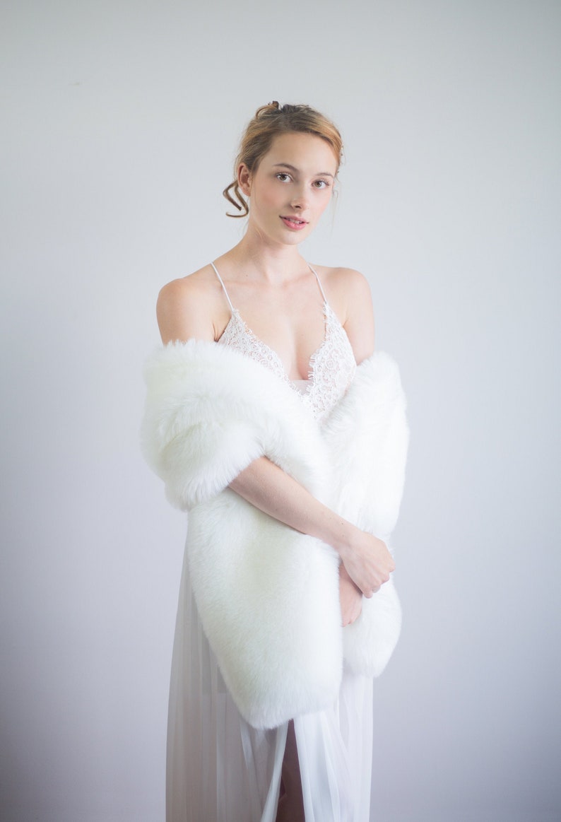 Light Ivory Faux Fur Bridal Wrap, Wedding Fur shrug, Bridal Faux Fur Stole Fur Shawl Cape, wedding faux fur wrap (Lilian Wht01)