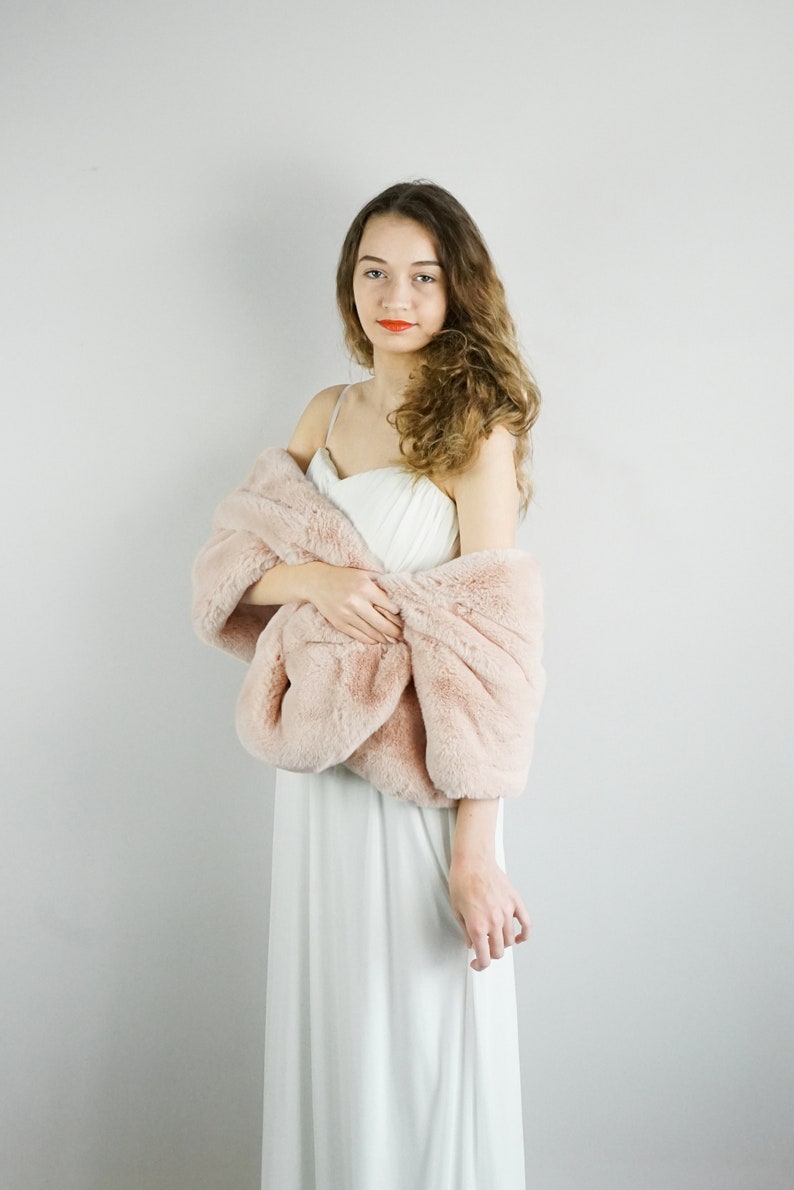 Ivory / Blush Faux Fur Bridal Wrap, Bridal Faux Fur Stole Fur Shawl Cape, Bridesmaid Gift, Winter Wedding (Audrey 05 )