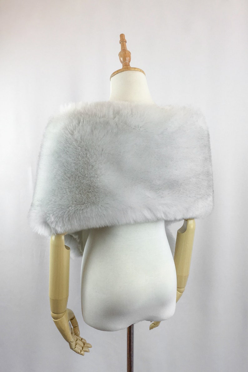 Light Gray Fur Shawl, Silver Fur Bridal Wrap, Wedding Fur shrug, faux Fur Wrap, Bridal Faux Fur Stole Fur Shawl Cape (Lilian LGry01)