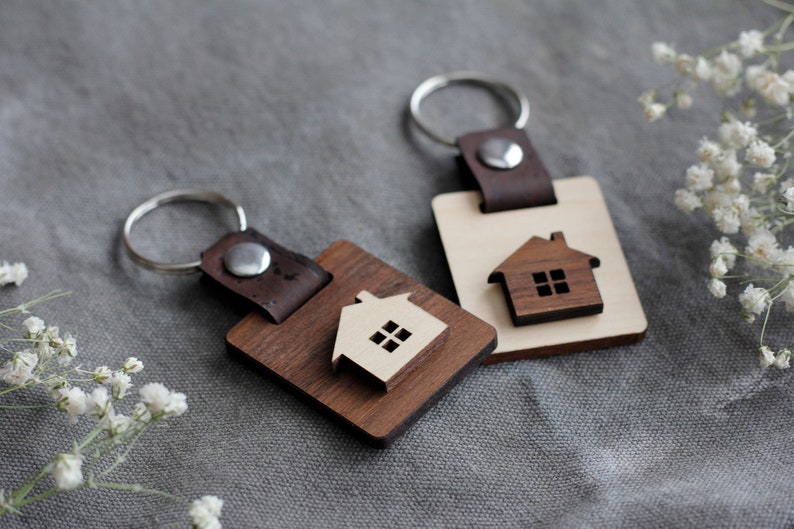 House Wooden Keychain / Home Sweet Home / Personalized House Keychain / Engraved Keychain / First Home / Custom Keychain