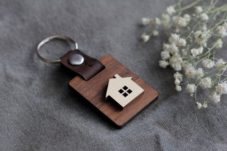 House Wooden Keychain / Home Sweet Home / Personalized House Keychain / Engraved Keychain / First Home / Custom Keychain