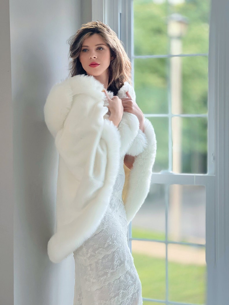 Ivory Faux Fur Bridal Cape, Wedding Faux Fur Coat, Bridal Cape, Hooded Cape, Hooded Fur Cloak, Fur Cape, Snow Wedding (Juliet Wht01)