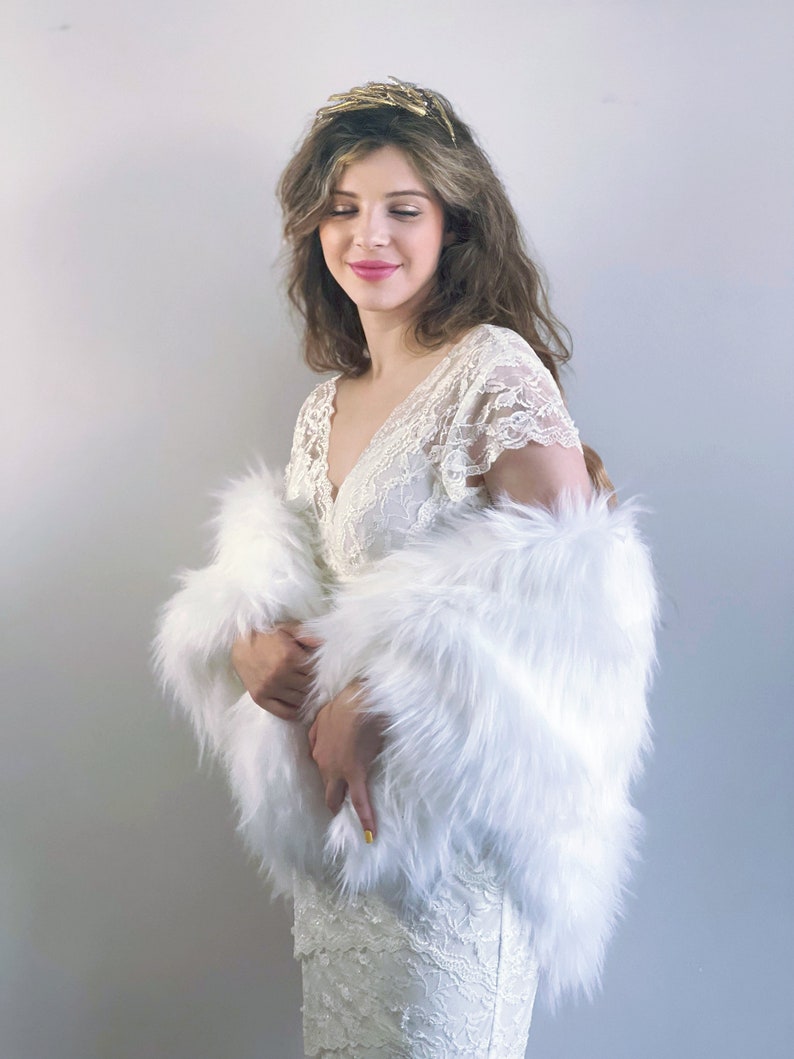 Super Warm White Faux Fur Bridal Wrap, Wedding Fur Shawl, White Fur Wrap, Bridal Faux Fur Stole, Fur Cape, Winter Fur (Butterfly PWht02)