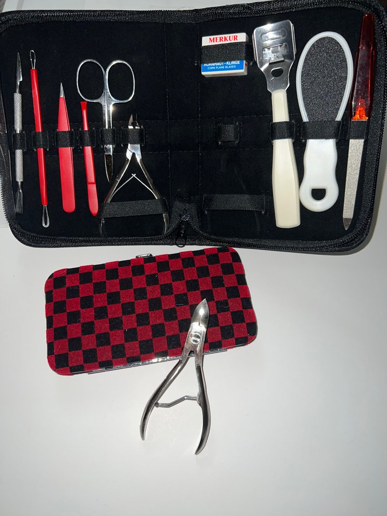 Unisex Facial-Manicure And Pedicure Set 11 Pieces New Carrying Case Included