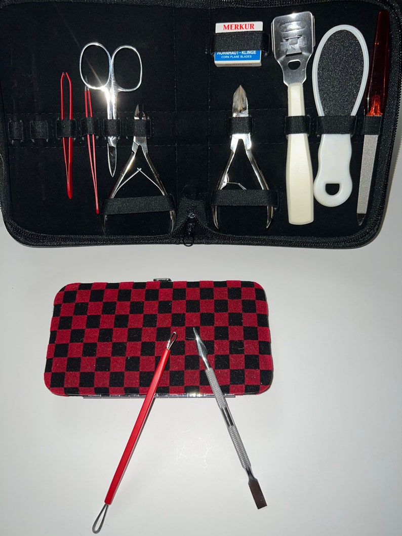 Unisex Facial-Manicure And Pedicure Set 11 Pieces New Carrying Case Included