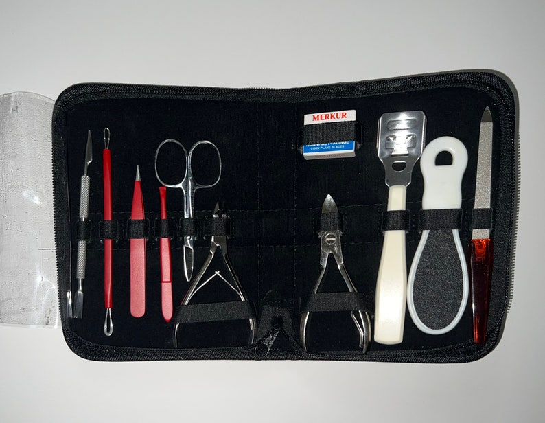 Unisex Facial-Manicure And Pedicure Set 11 Pieces New Carrying Case Included