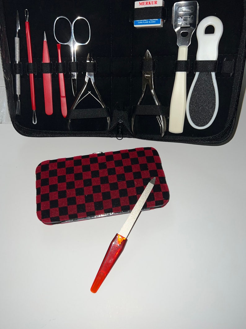 Unisex Facial-Manicure And Pedicure Set 11 Pieces New Carrying Case Included