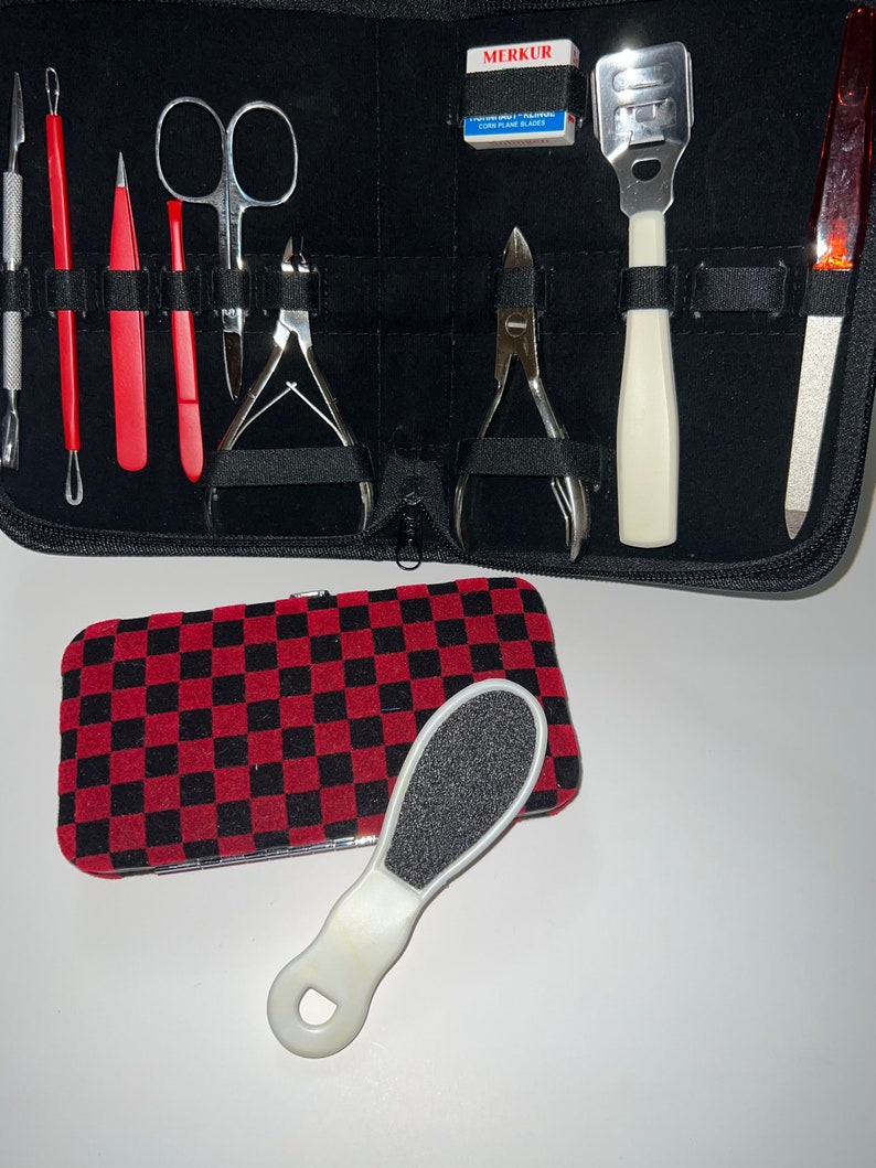 Unisex Facial-Manicure And Pedicure Set 11 Pieces New Carrying Case Included