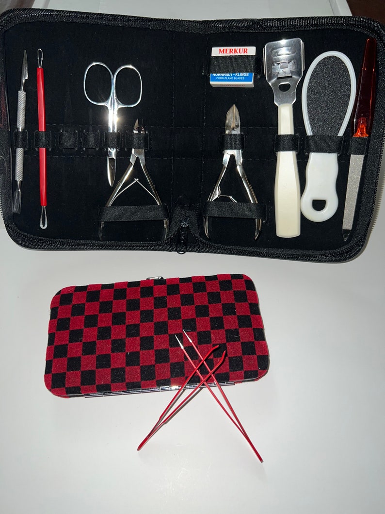 Unisex Facial-Manicure And Pedicure Set 11 Pieces New Carrying Case Included