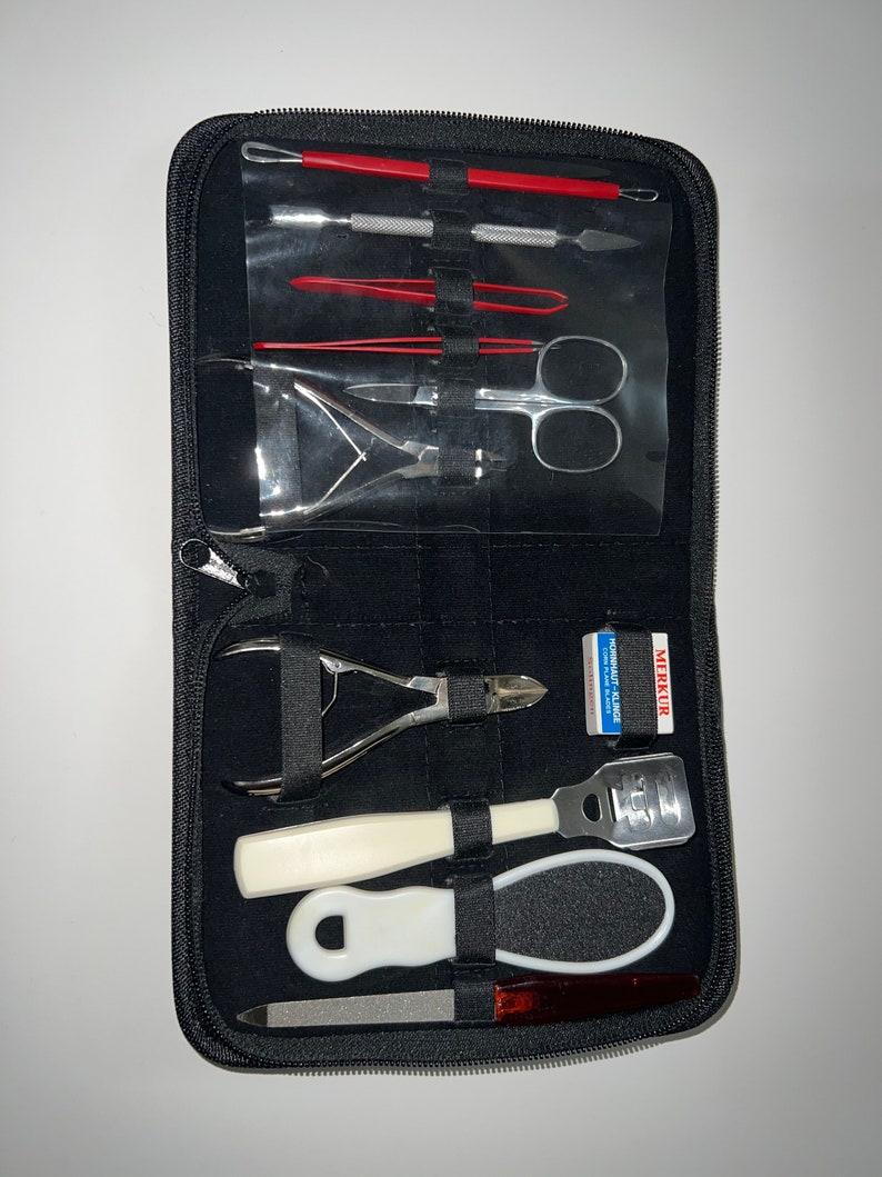 Unisex Facial-Manicure And Pedicure Set 11 Pieces New Carrying Case Included