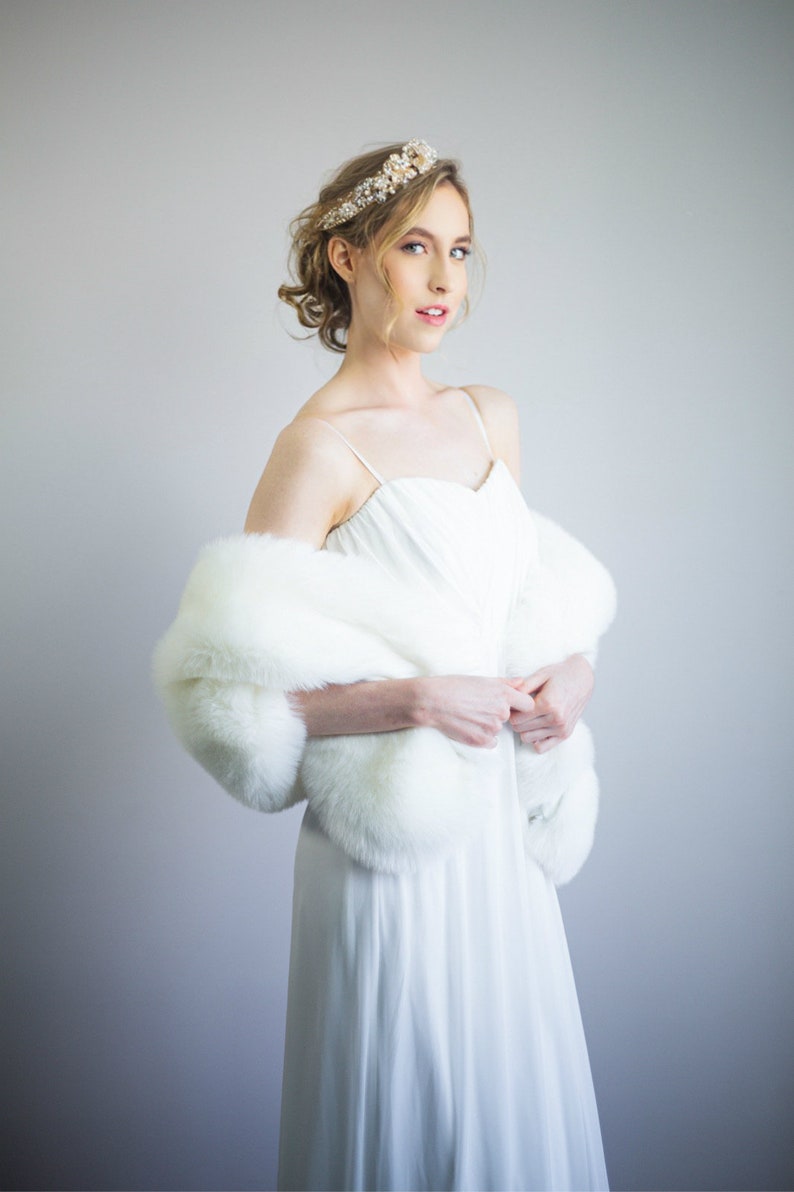 Light Ivory Faux Fur Bridal Wrap, Wedding Fur shrug, Bridal Faux Fur Stole Fur Shawl Cape, wedding faux fur wrap (Celia Ivy07)