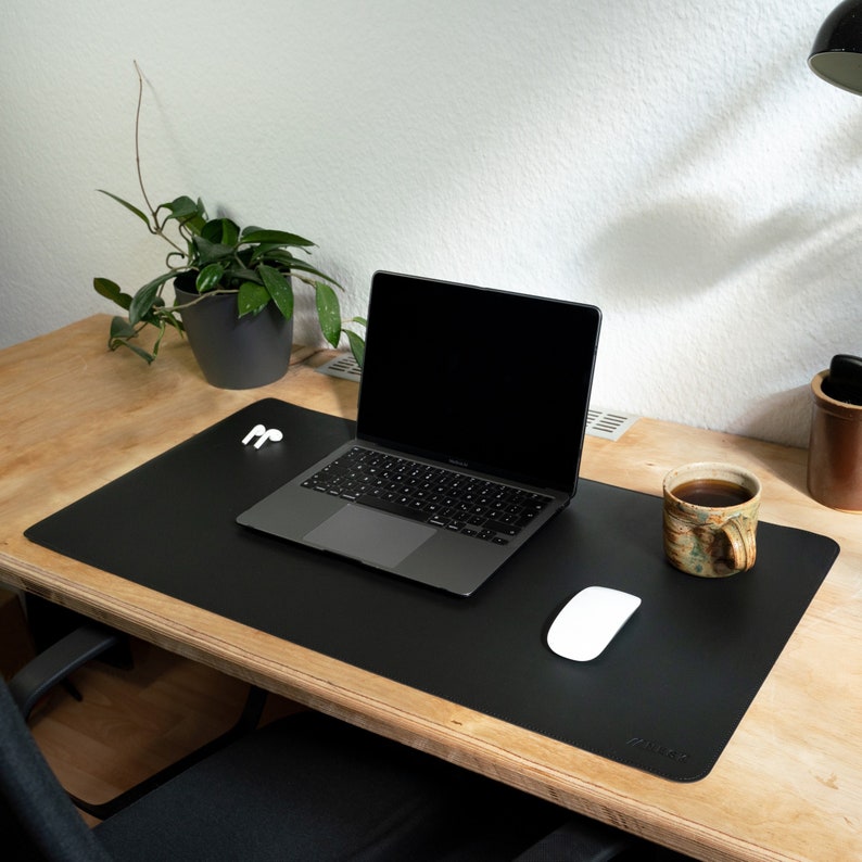 Environmentally friendly desk pad | customizable | waterproof | vegan | desk mat for office & home office | non-slip | cork