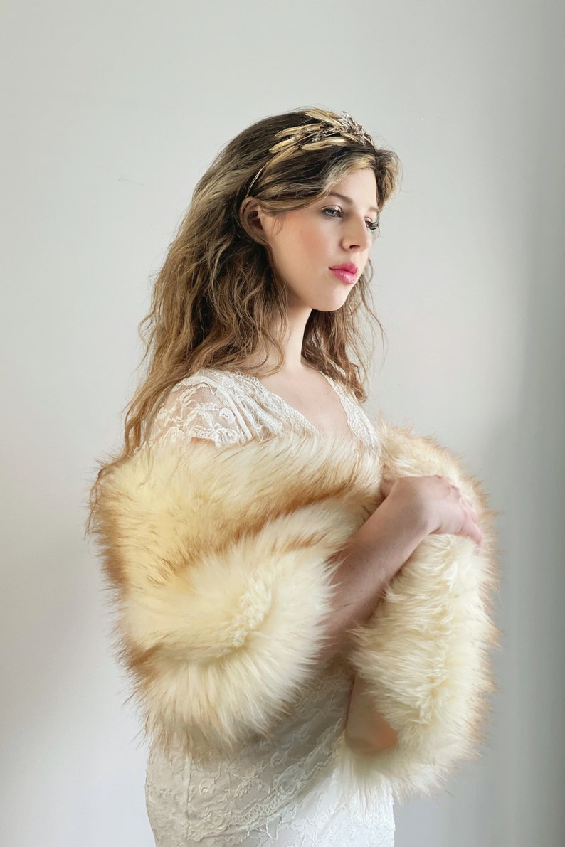 Gold Champagne Faux Fur bridal Wrap, Wedding Fur Shrug, Bridal Faux Fur Stole Fur Shawl Cape (Lilian Cha02)