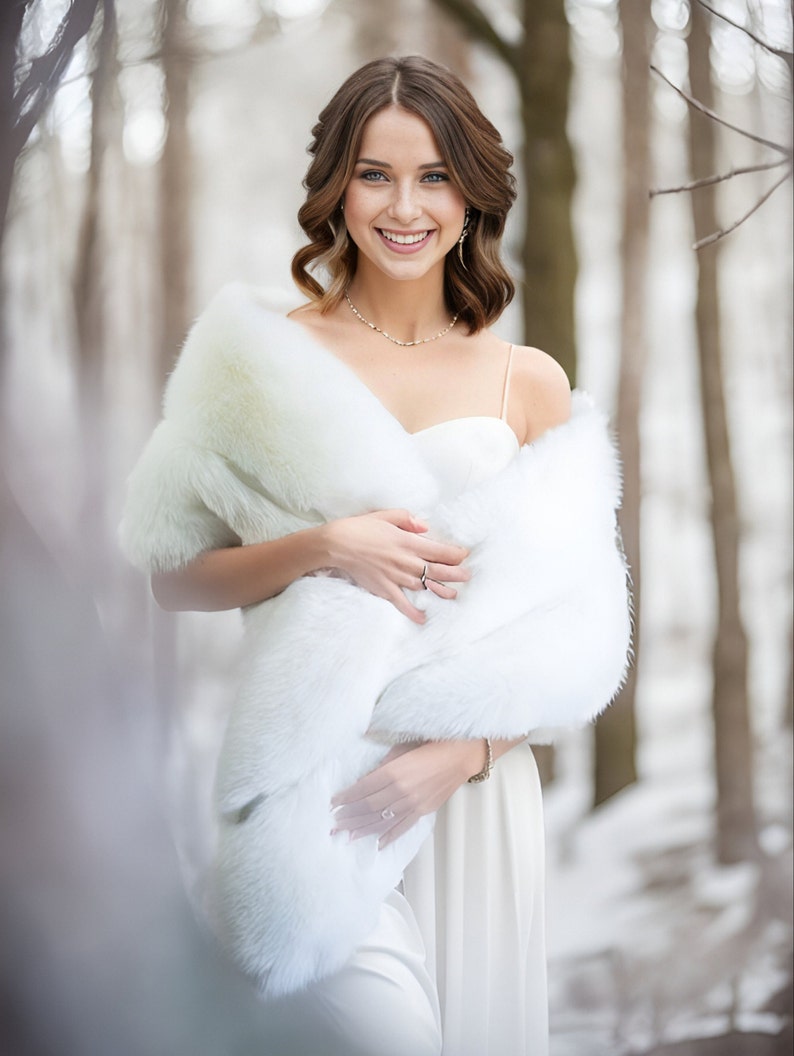 Light Ivory Faux Fur Bridal Wrap, Wedding Fur shrug, Bridal Faux Fur Stole Fur Shawl Cape, wedding faux fur wrap (Celia Ivy07)