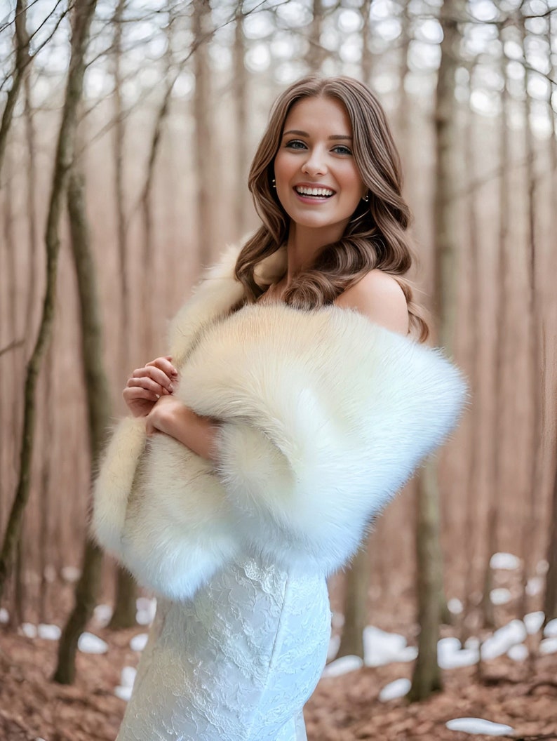 Ivory Faux Fur Bridal Wrap, Wedding Fur Shawl, Ivory Fur Wrap, Bridal Faux Fur Stole, Fur Cape, Winter Fur Wrap, Bridal Cover (Lilian Sale)