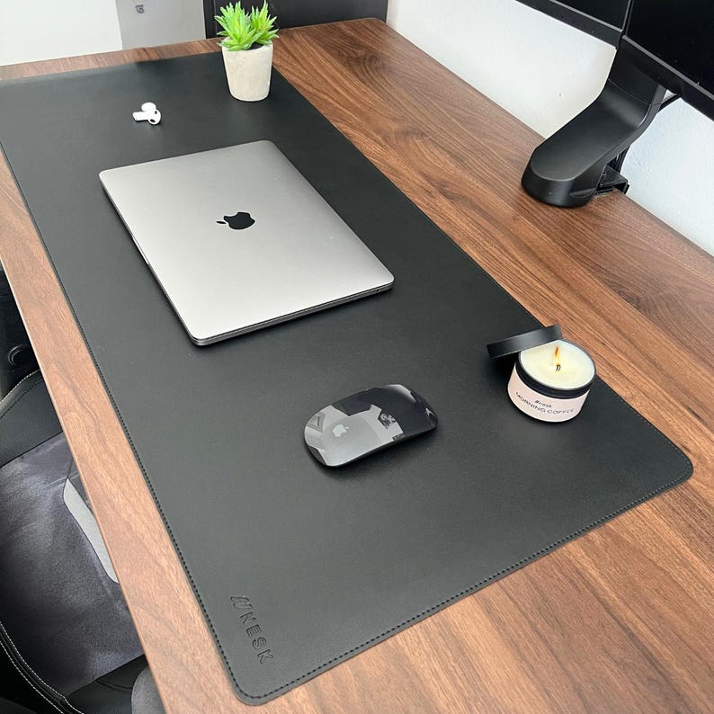 Environmentally friendly desk pad | customizable | waterproof | vegan | desk mat for office & home office | non-slip | cork