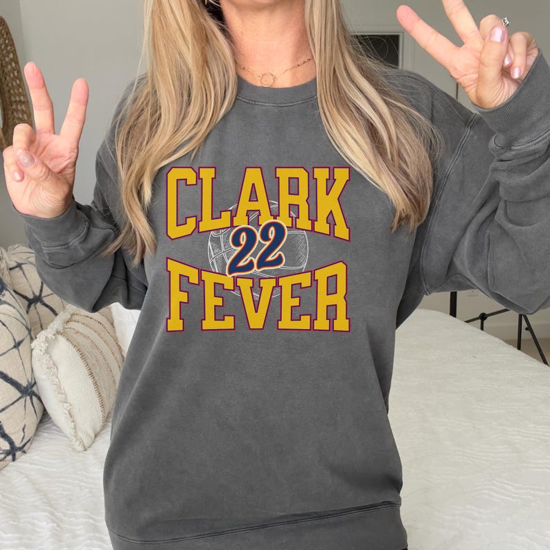 Caitlin Clark adult sweatshirt Comfort colors Caitlin Clark 22 Sweatshirt Caitlin Clark College Basketball Caitlin Clark 22 game day