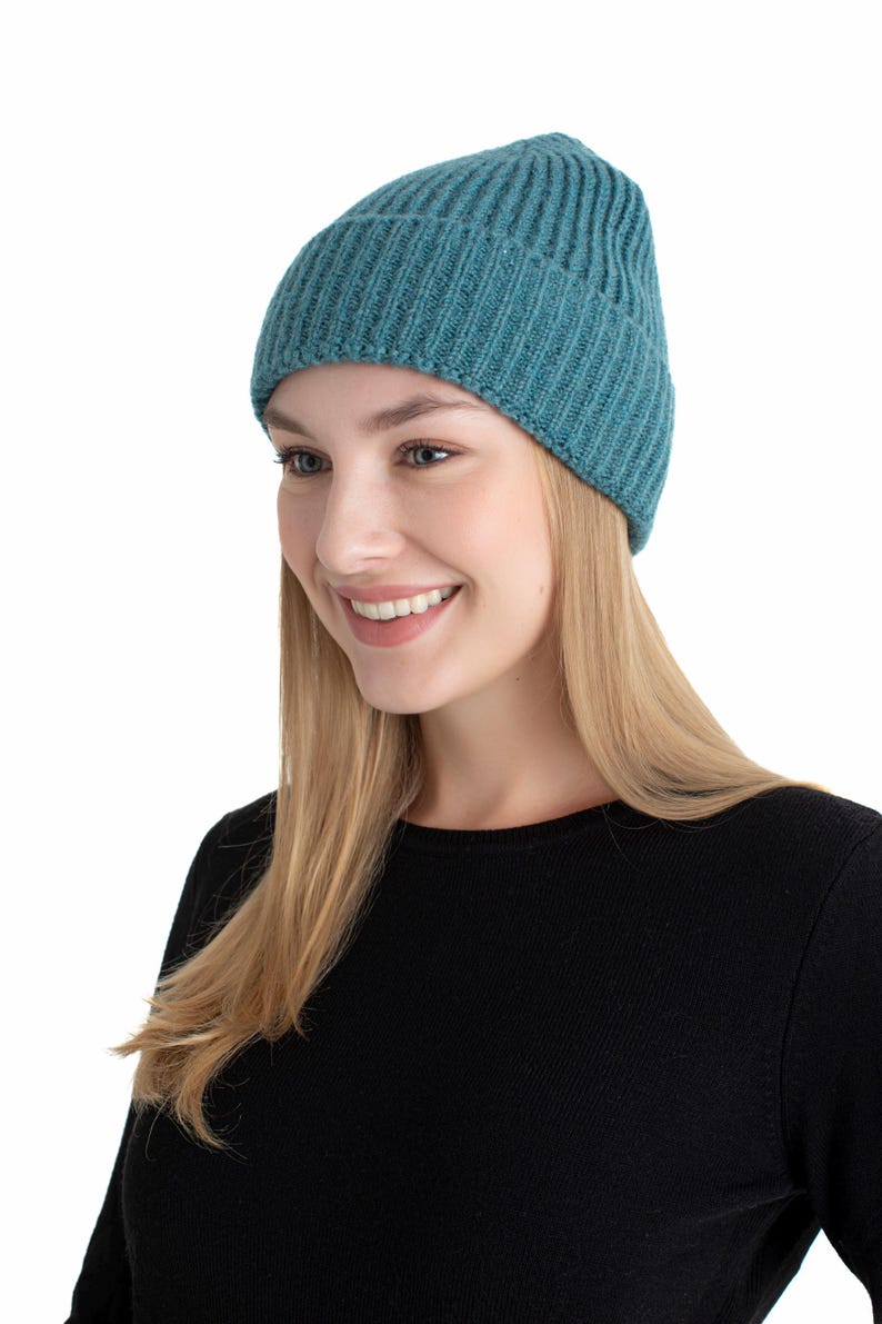 Aqua Blue Seamless Ribbed Beanie Cap, Pompom Customized Unisex Wool Beanie, Winter Man Skull Cap, Cuffed Knit Women Super Soft Beanie